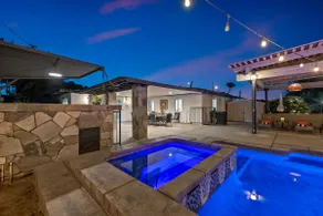 Maison la plus proche de Coachella 4 chambres 2 salles de bain pour 14 personnes Piscine / Spa, table de billard, barbecue - Image 2