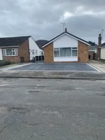 Large 2 bed bungalow & beach access & castle views - Image 3