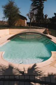 House with swimming pool and tennis 1 hour from Paris, sleeps 12 - Image 2