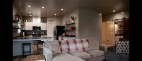 Beautiful House with Hot Tub in Sunny Blue Lake - Image 3