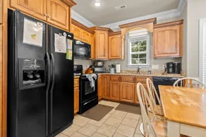 Upscale Beach Haven, Golf Cart, Linens included - Image 3
