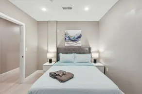 SAL | Chic & Cozy 1BR/1BA Suite at City Hall - 14 - Image 2