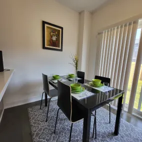 Modern 4 Bedroom Townhouse in Barrie South - Image 5