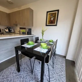 Modern 4 Bedroom Townhouse in Barrie South - Image 4
