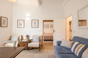 2BR Tuscan apt with garden and patio- quiet stay - Image 3