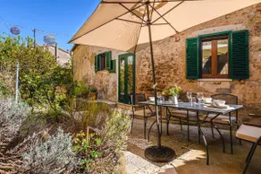 2BR Tuscan apt with garden and patio- quiet stay - Image 4