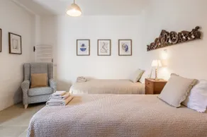 2BR Tuscan apt with garden and patio- quiet stay - Image 5