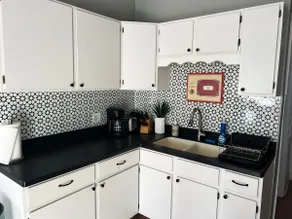 Grand Champions Suite, West Town - Image 5