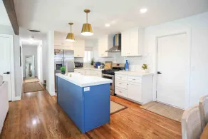 Beautiful Coastal Home - Image 5
