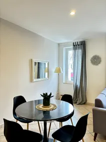 Downtown • Quiet & Bright Apartment - Image 3