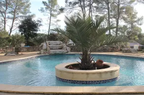 Spacious garden level, swimming pool, foosball table - Image 5