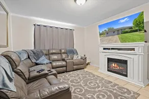 Spacious House w/ Jacuzzi Tub - Image 5