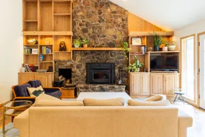 Idyllic River Cabin Getaway - Image 5