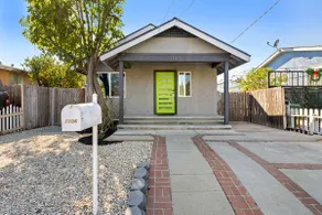 Modern 3BR Home | LA Valley | Free Parking - Image 2