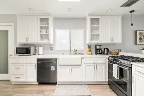 Modern 3BR Home | LA Valley | Free Parking - Image 4