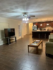 Spacious 3BR/2BA Retreat Near Galveston, Houston - Image 2