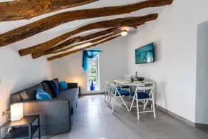 Rambla Retreats apt Azul, Shared pool & hot tub. - Image 2