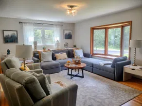 Country Comfort in Kingston - Image 3