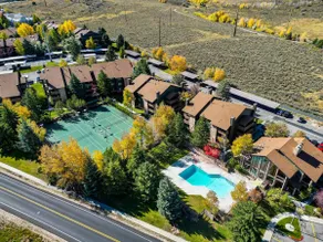 2BR/2BA * 1 min to Ski Bus * Near Food - Image 3