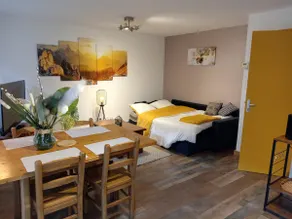 Beautiful apartment with terrace and free parking - Image 4