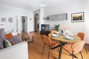 [Parking] Central, 2 Bedrooms, Family-Friendly - Image 2