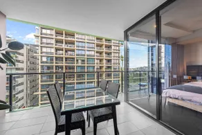 South Bank Living! ~ 1Bed, 1Bath, 1Car, Balcony - Image 5
