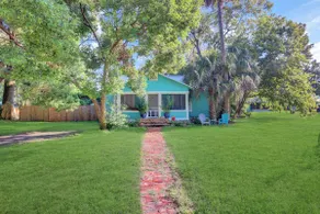 Historic Cottage with Private Yard & Putting Green - Image 2