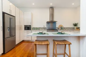 Luxury Queenslander Awaits! Sleeps 8, 3 car parks - Image 5