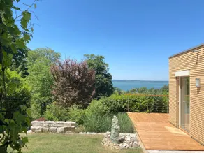 Snug-Stays 3: Dreamlike Lakeview & Garden - Image 5