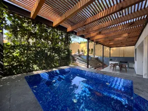 House with hottub - Image 5