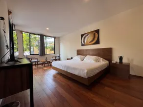House with hottub - Image 3