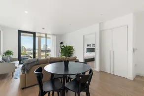 London 1 bed Apt Near Canning Town & City Airport - Image 3