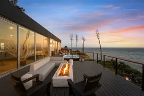 Anchor Cove Oceanfront, Hot Tub & Fireplace - Image 3