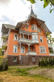 Modern apartment in old villa - Image 5