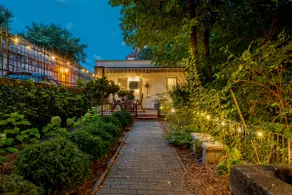 Secluded House in Center w/ AC, Garden & Garage - Image 3