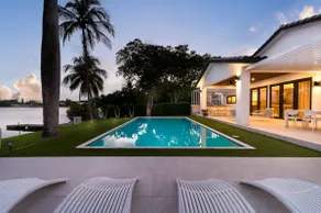 Modern Ultra Luxury Waterfront Pad Near the Beach - Image 2