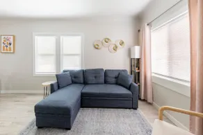Stylish Townhouse, with two private apartments! - Image 2
