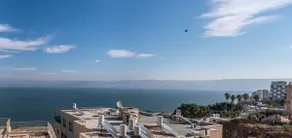 Hofesh Yehonatan · Kinneret View 6BR Apt - Image 5