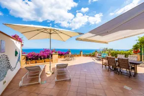 Seaview villa with garden terrace and parking spot - Image 5