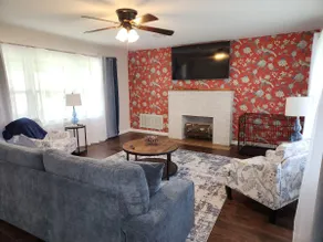 Entire spacious 3/1.5 pet friendly (no fee) home - Image 3