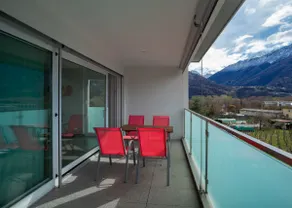 bright, spacious and quiet - Image 5