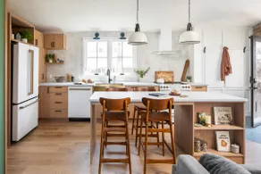 Riverside Getaway | Apt above Getaway Motor Café - Image 5