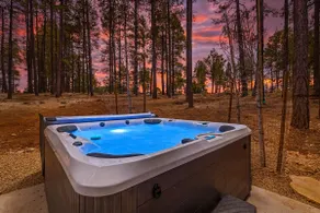 Coyote Pass Luxury Lodge | Hot tub | MTN Views - Image 2