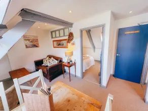 Top Floor Apartment with Glorious Estuary Views - Image 4