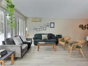 The Sunny Half Croissant | Condo complet - Image 3