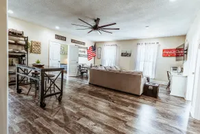 Fun Industrial Themed 3 Room Apt - Image 5