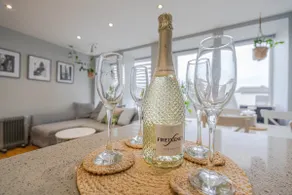 Stunning Bright Two Bedroom Apartment In Southbourne - Image 3
