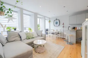 Stunning Bright Two Bedroom Apartment In Southbourne - Image 2