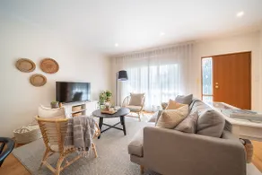 Cosy apartment minutes from city - Image 4
