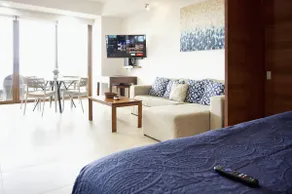 Beautiful apartment with a private beach - Image 4